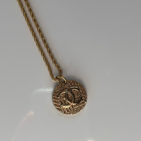CC GOLD NECKLACE - Picture 4 of 5
